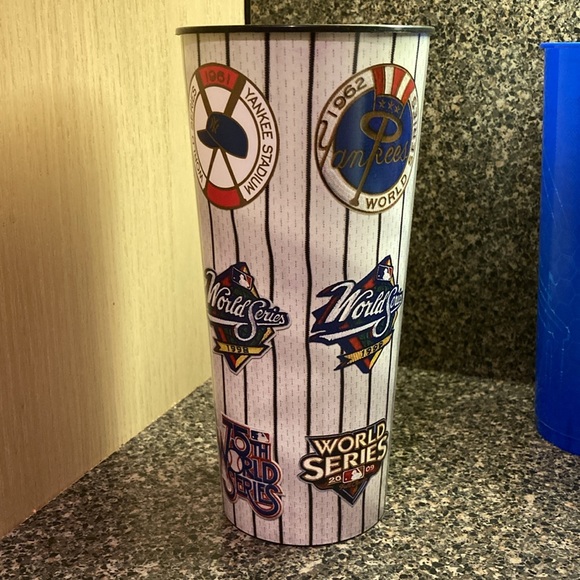 Set of 3 Yankees game plastic souvenir cups - Picture 3 of 7